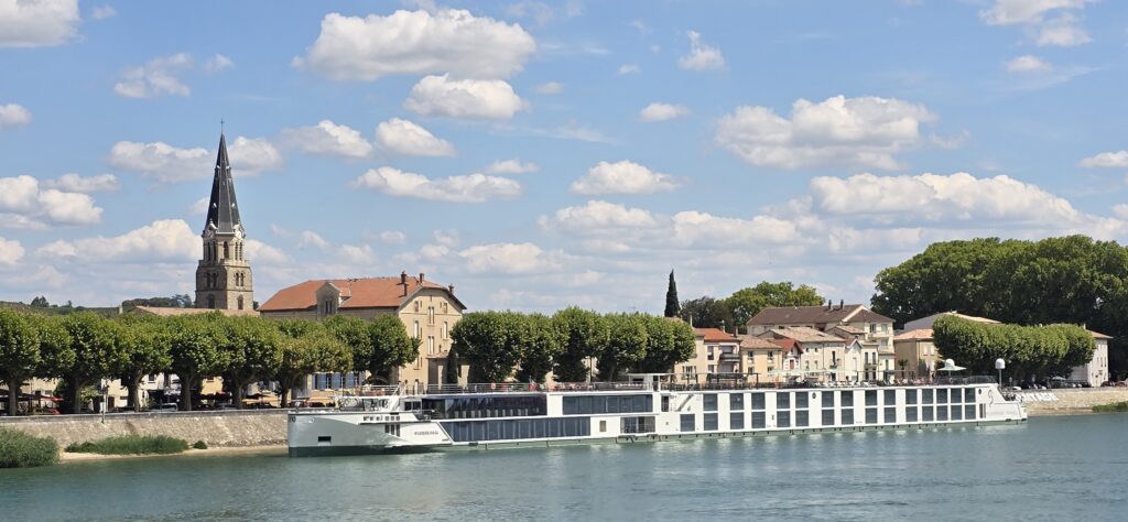 This image has an empty alt attribute; its file name is RiverPano1-1024x474.jpg