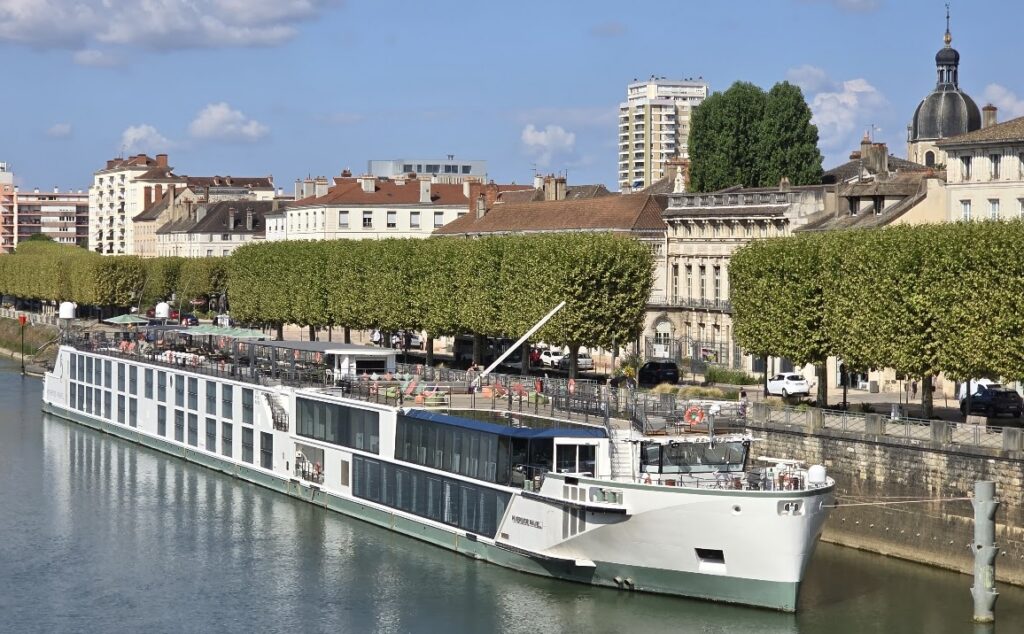 This image has an empty alt attribute; its file name is riverpano2-1024x634.jpg